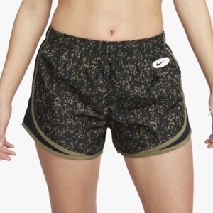 Nike Dri Fit Women’s Icon Clash Training Running Athletic Shorts Black Green 1X